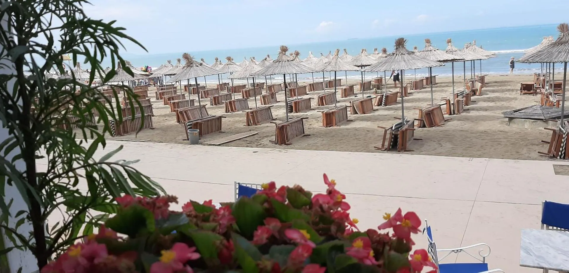 Daire Ervin'S Beach Appartment. Dıraç